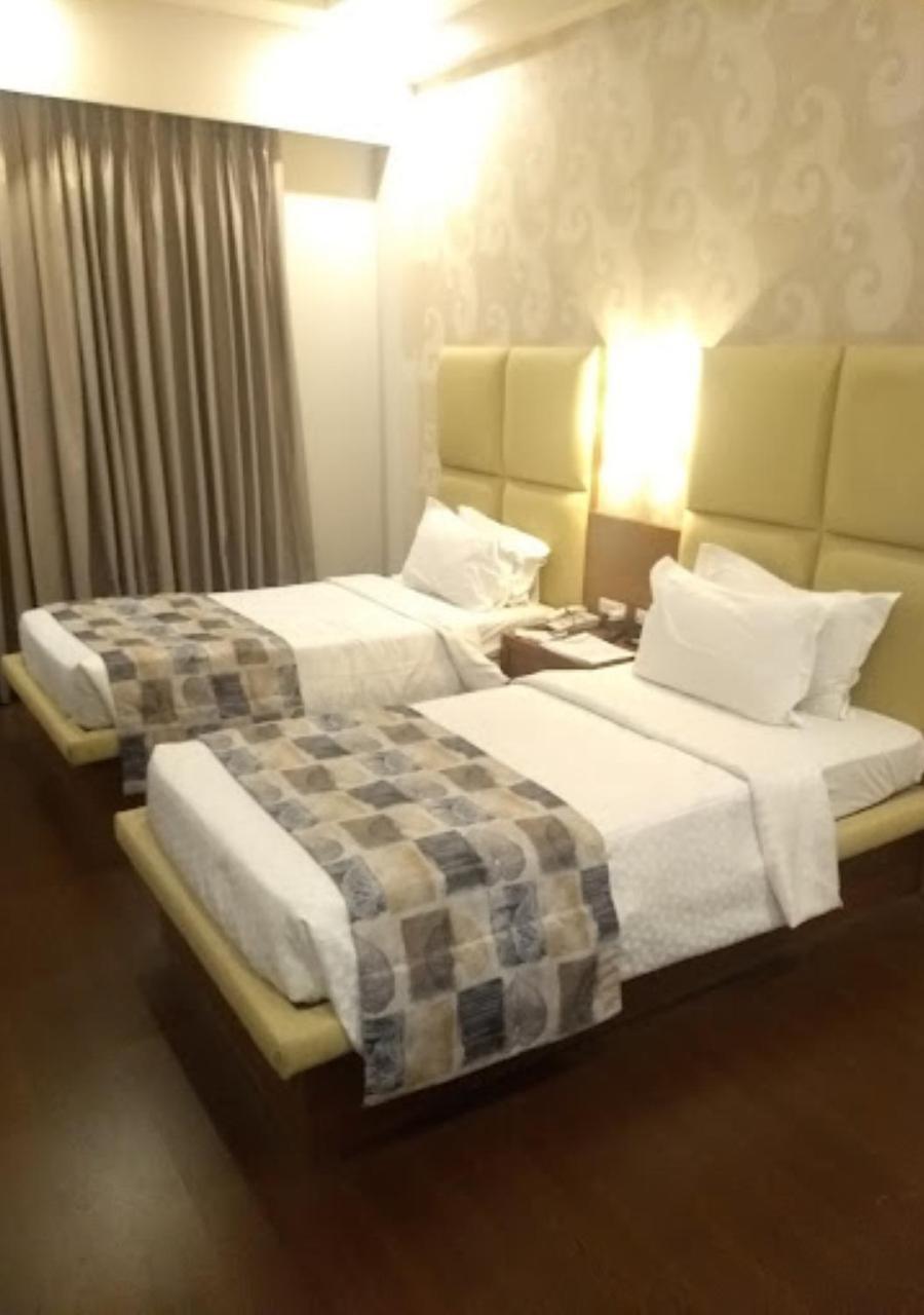 The India Benares Hotel Bagian luar foto