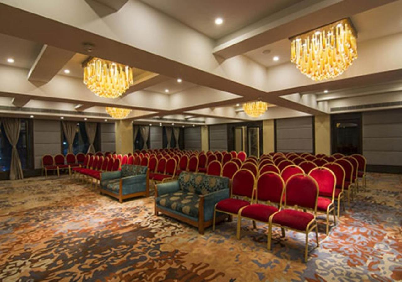 The India Benares Hotel Bagian luar foto