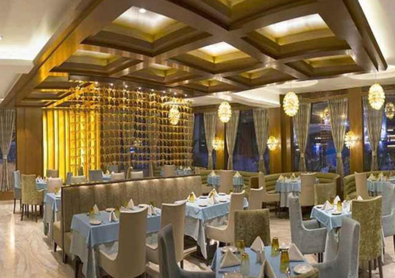The India Benares Hotel Bagian luar foto