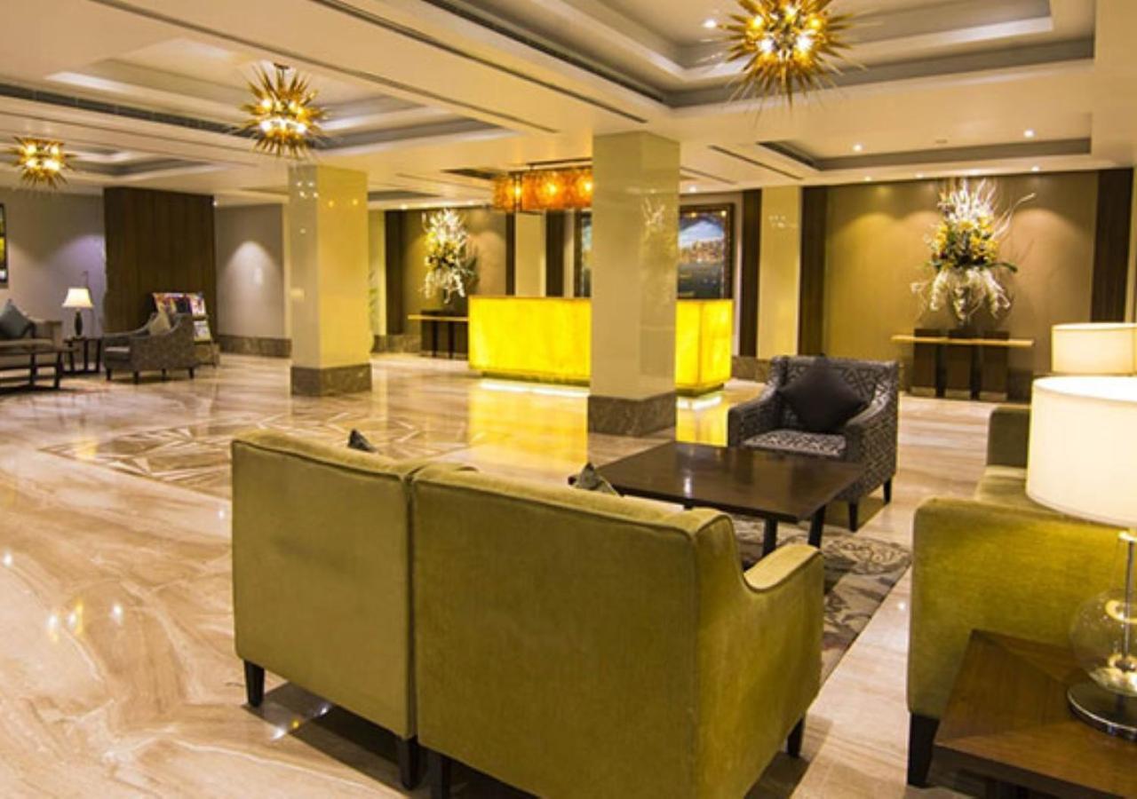 The India Benares Hotel Bagian luar foto