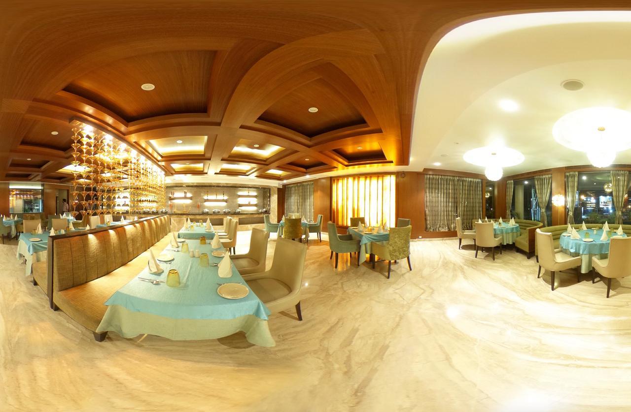The India Benares Hotel Bagian luar foto