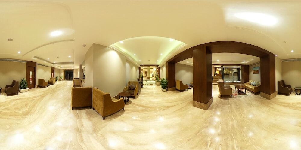 The India Benares Hotel Bagian luar foto